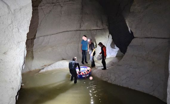 זוג מטיילים רטובים נתקע בנחל דרגה, וחולץ בשלום