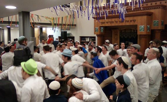 צפו בשידור חי: מסיבת פורים בישיבה בתל אביב