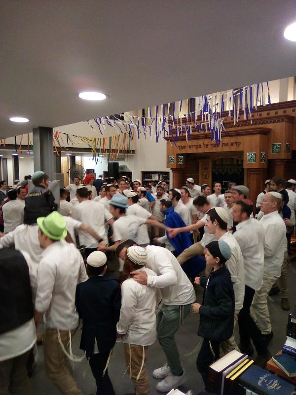 צפו בשידור חי: מסיבת פורים בישיבה בתל אביב