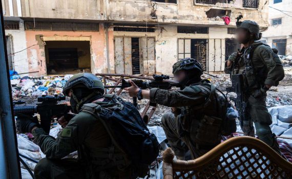 בהכוונת כוח יבשתי; מטוסי הקרב הפציצו בחאן יונס