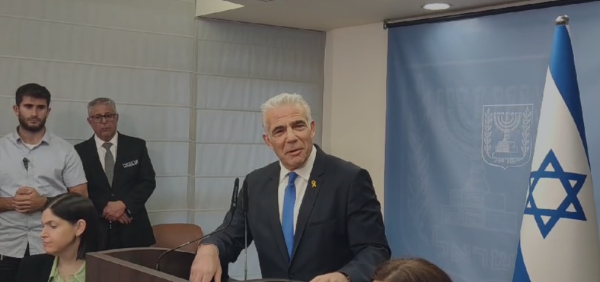 לפיד, האם תתמוך בהצעה של ליברמן? צפו