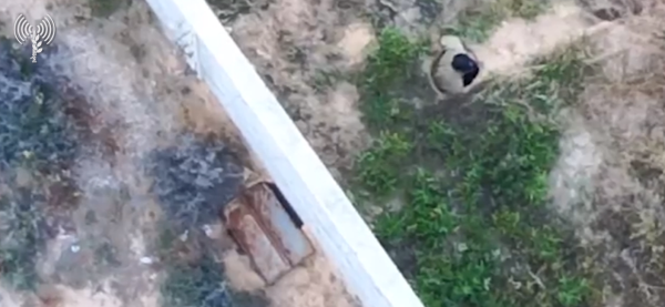 צפו: המחבל הציץ מהפיר, כלי הטיס העלה אותו באש