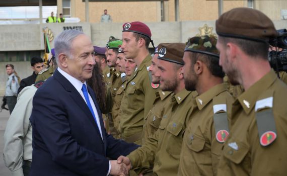 איום כטב"מים? נתניהו השתתף בטקס בשטח פתוח