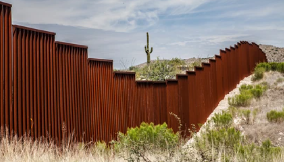 זעם בארה"ב: מסתננים יועדפו על פני אזרחים