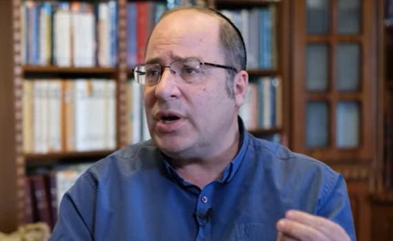 הרב אמנון בזק על שם המבצע החדש: "אין דבר כזה"