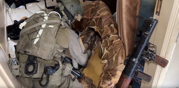 הפשיטה על שיפאא: 300 עצורים; עשרות הרוגים