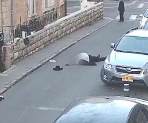 מזעזע: התעצבן בכביש על מבוגר, דחף ופצע אותו קשה