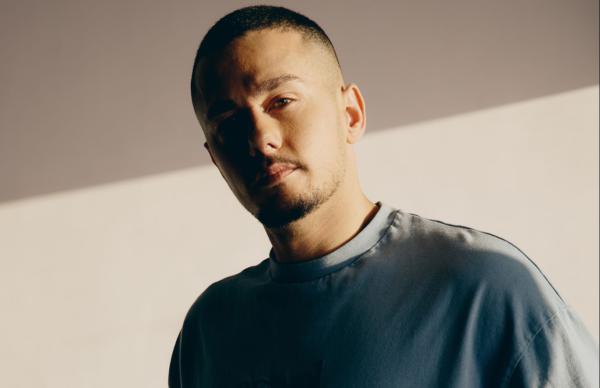 עובר בגנים: אחיה של הזמרת אודיה בסינגל בכורה