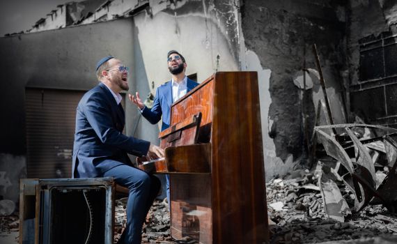 על חורבות יישובי העוטף: שוקי סלומון בקליפ מרגש | צפו