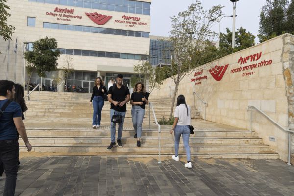 הרבה מעבר לידע: המסלול החדש בהנדסה האזרחית 
