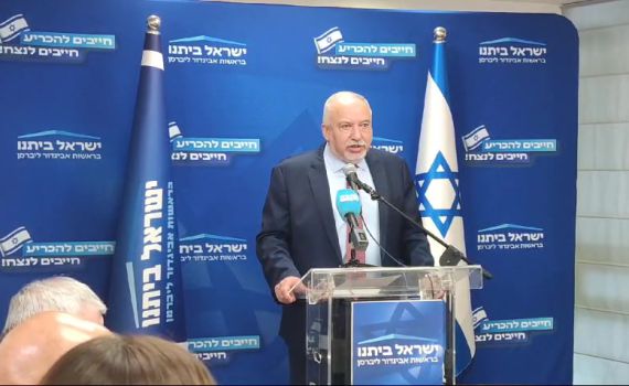 ליברמן: "מצפה שגנץ ואיזנקוט יפרשו מהממשלה"