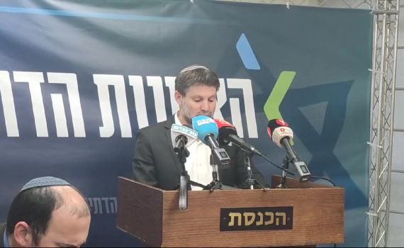 סמוטריץ': "בני גנץ משחק לידי ממשל ביידן"