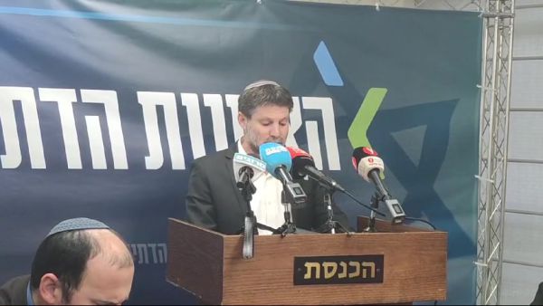 סמוטריץ': "בני גנץ משחק לידי ממשל ביידן"