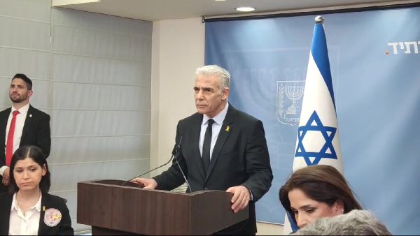 לפיד: "הניסיון למוסס גיוס חרדים – חרפה"