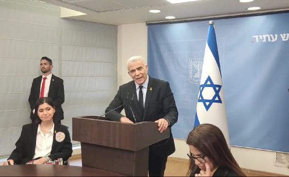 לפיד: המהלך של סער מוכיח שזו ממשלה משוגעת