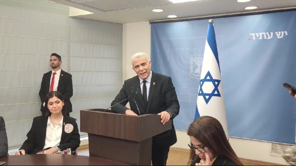 לפיד: המהלך של סער מוכיח שזו ממשלה משוגעת