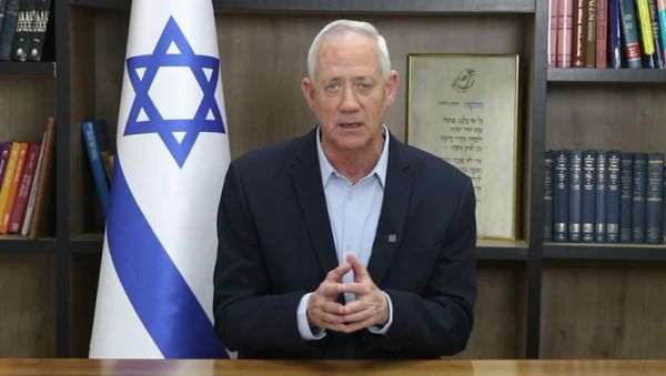 גנץ מאיים: "לא נישאר בממשלה אם החוק יעבור"