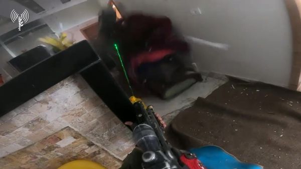 תיעוד: לוחמי צה"ל חיסלו מחבל שזרק רימונים בשיפא