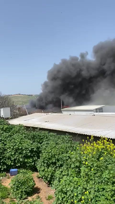 אש בצפון: יקב נפגע מטיל נ"ט, נזק כבד נגרם למבנה