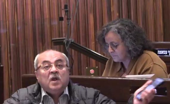 עימות סוער בכנסת: "את לא שווה לנעל שלי". צפו