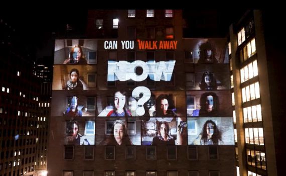 ניו יורק: סרטוני הדמיה של חטופות מוקרנות על בניינים