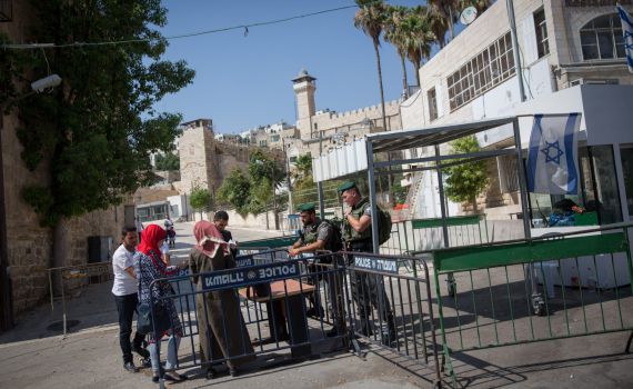 אשתו של פעיל חמאס נעצרה בדרך לבצע פיגוע