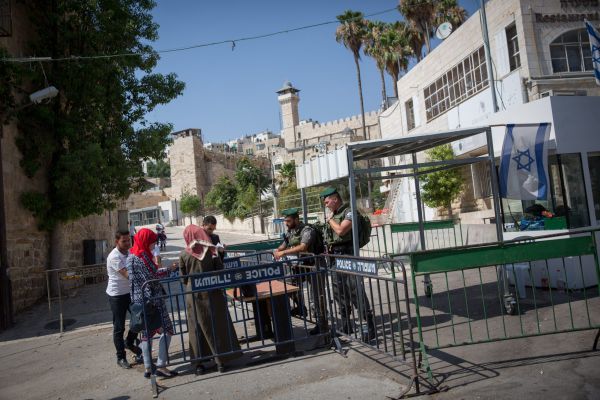 אשתו של פעיל חמאס נעצרה בדרך לבצע פיגוע
