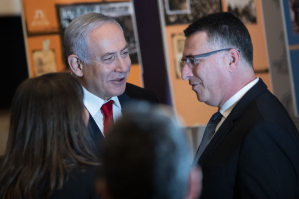 דיווח: נתניהו שוקל בחיוב את הבקשה של גדעון סער