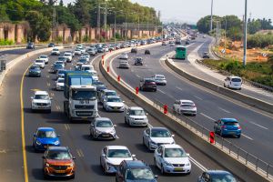 בשעות השיא: כביש 2 נחסם הרמטית לתנועה במחלף חוף השרון