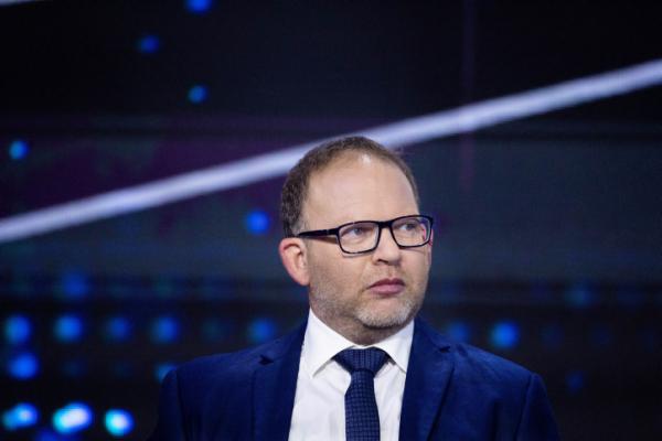 תמיכה מפתיעה בכתב ערוץ 14: 'עבד תחת אש כמו כולם'