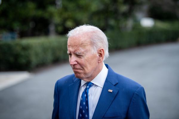 ביידן בצרות: הנשיא לשעבר ומשפחתו שקעו לבעיות כלכליות
