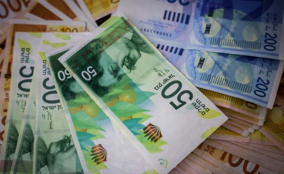 ישר לחשבון הבנק: עשרות אלפי אזרחים יקבלו מענק לחג