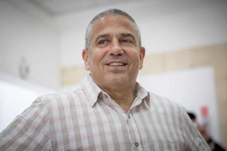 ינון מגל בהצהרה דרמטית: "לוקח על עצמי לממן אותם"