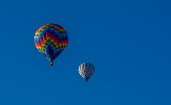 טרגדיה במלבורן: אדם נהרג לאחר שנפל מכדור פורח