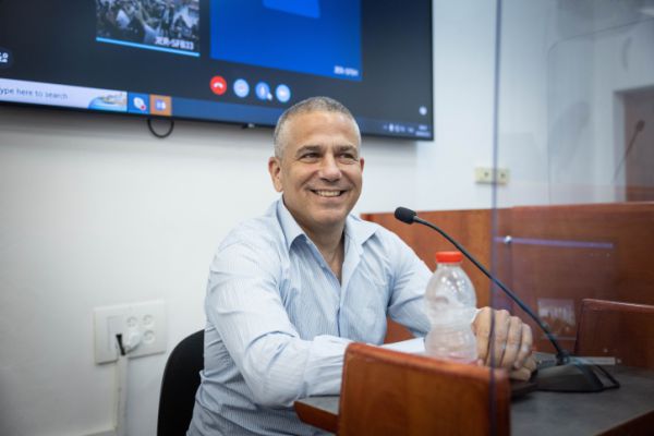 אאוץ': העקיצה של ינון מגל לשרון גל בשידור. צפו