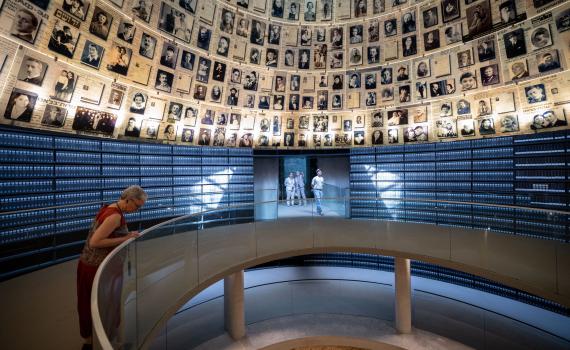 80 שנה לשחרור מחנה אושוויץ: כמה שורדי שואה חיים בישראל?