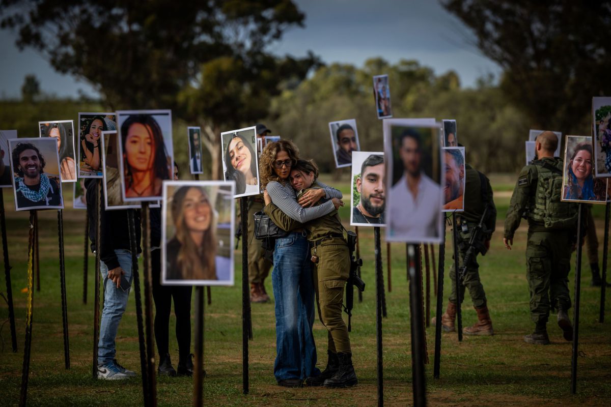 צפו: צוערי קורס רבנים צבאיים שרים באתר הנובה