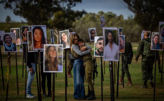 צפו: צוערי קורס רבנים צבאיים שרים באתר הנובה
