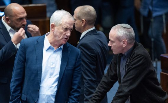 סוכות משיב לטרופר: "גנץ הוביל את הקונספציה"