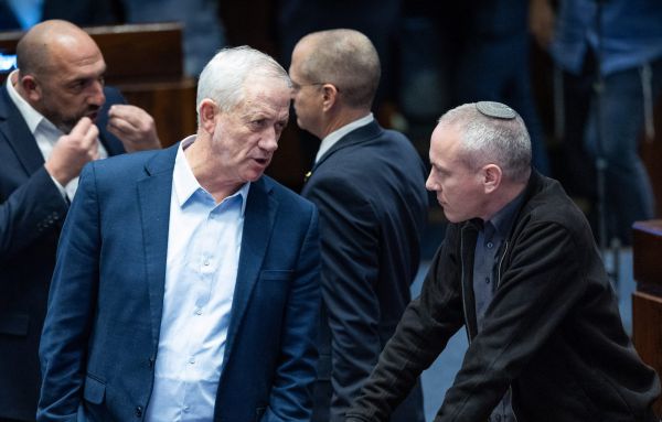 סוכות משיב לטרופר: "גנץ הוביל את הקונספציה"