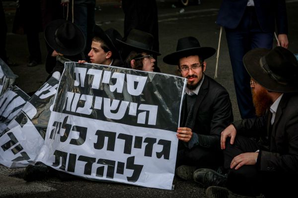 חקירה נגד שוטרת שבעטה במפגין נגד חוק הגיוס