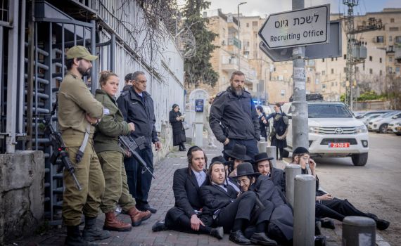 בית המשפט מאשר: עיכוב נוסף בדיון בגיוס חרדים