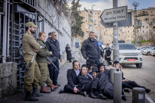 בית המשפט מאשר: עיכוב נוסף בדיון בגיוס חרדים