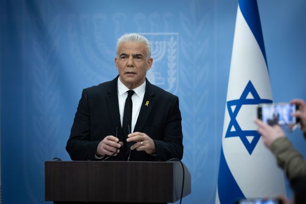 לפיד מגיב לנתניהו: "איתך נפסיד במלחמה"