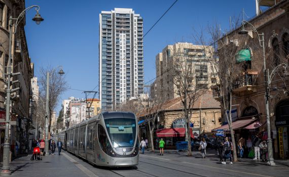 פרשייה חמורה בירושלים: בן 19 נעצר בחשד לעבירות מין