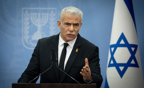 שאלנו את לפיד, צה"ל צריך לגייס את כל החרדים?