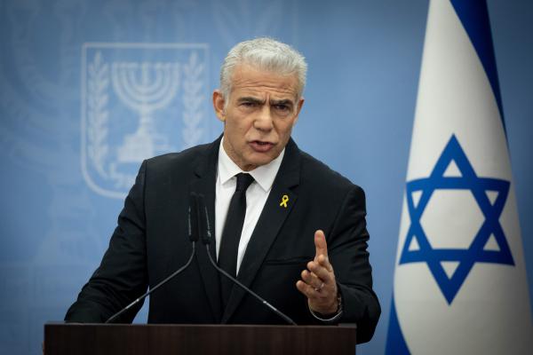 שאלנו את לפיד, צה"ל צריך לגייס את כל החרדים?