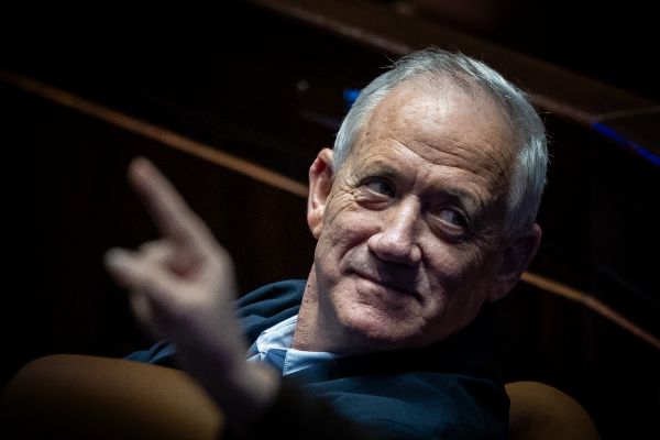 מזכיר הממשלה: גנץ בונה על יום הזיכרון כדי לפלג בעם