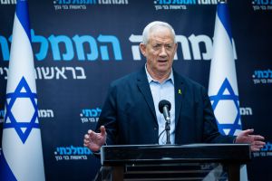 שאלנו את גנץ: מי שתומך בחוק הגיוס הוא לא "של ישראל"?