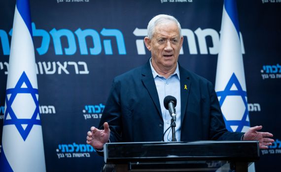 גנץ: לא נסכים לקומבינה פוליטית בחוק הגיוס